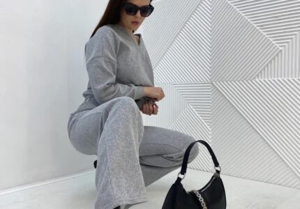 Стильный женский костюм