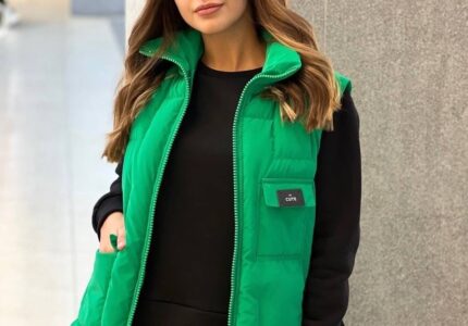 Зеленая утепленная жилетка